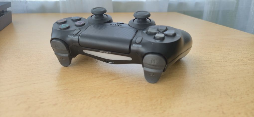 PlayStation 4 Slim 1TB + 5 игри ПОДАРЪК