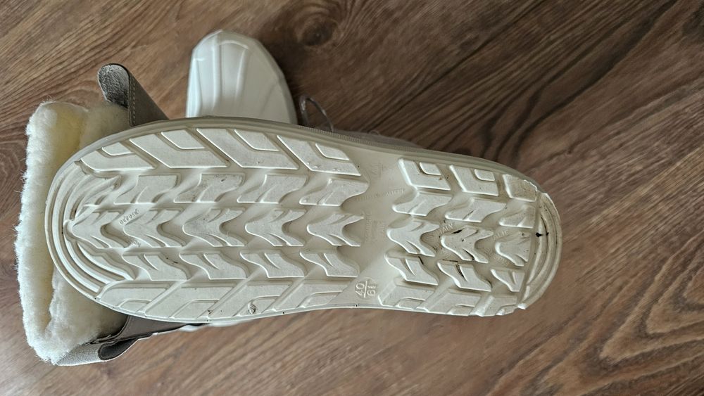 Апрески élémenterre с естествена кожа