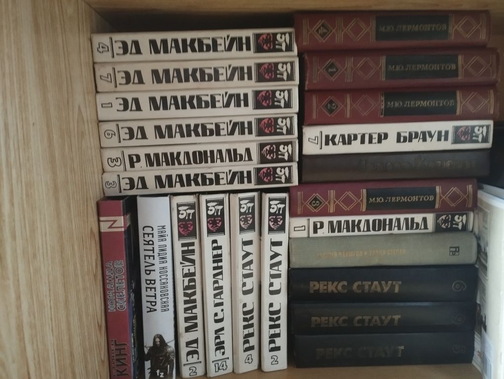 Продам книги , детективы