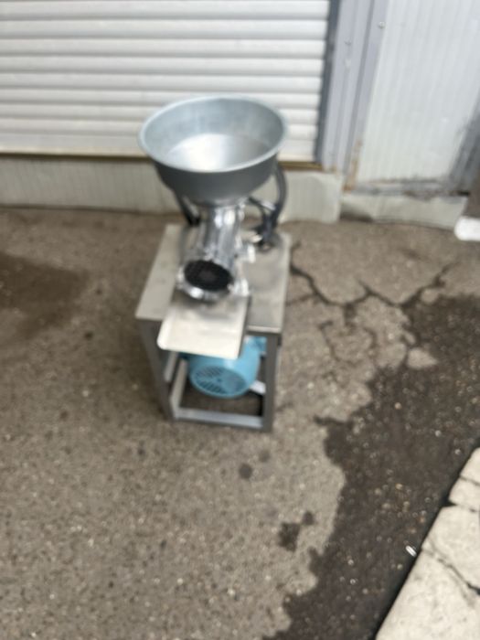 Vând Mașină de tocat carne profesională GEO-LUX