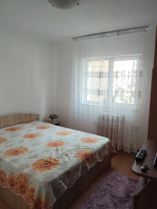 Închiriez apartament