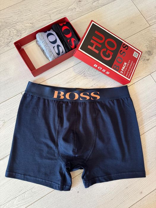 Мъжки боксерки в кутия.