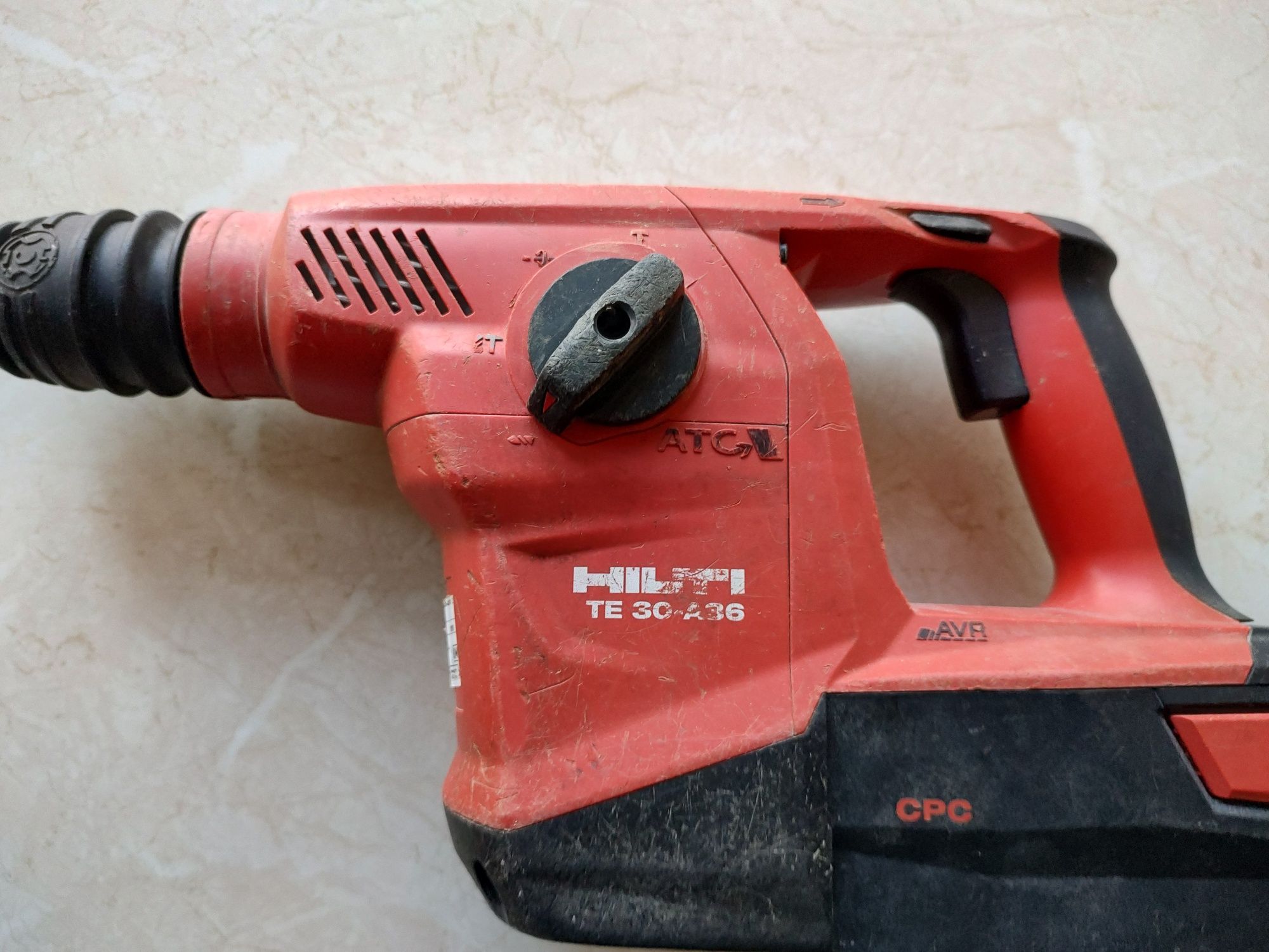 Продавам перфоратор (Хилти) HILTI TE30A36