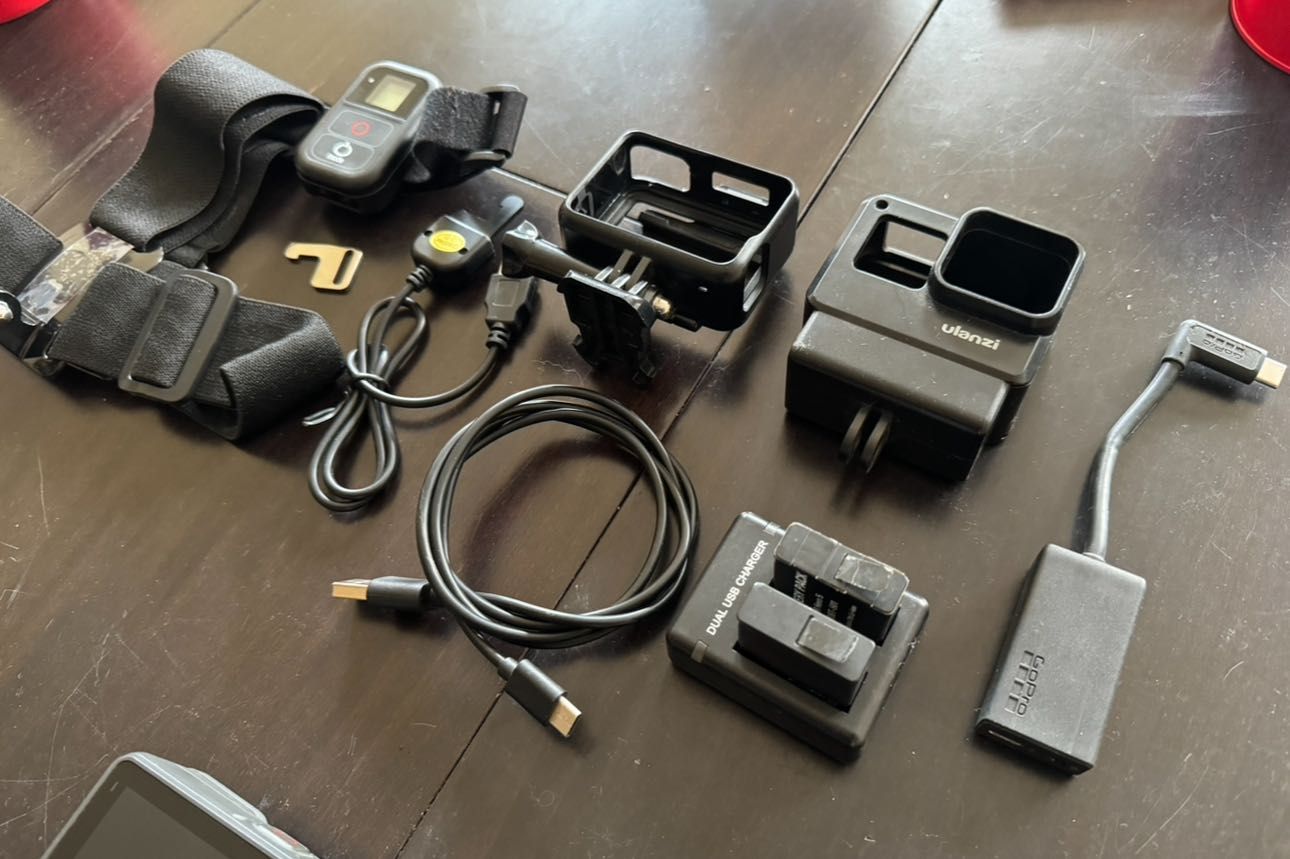 Екшън камера GoPro Hero 5 Black + mic adapter + аксесоари