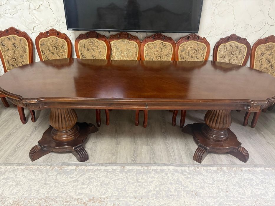 Стол с стульями продаётся