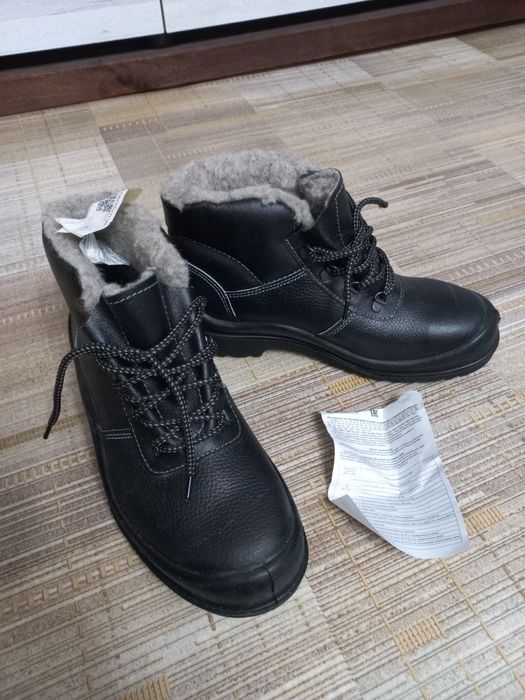 Продам спец.ботинки  зимние кожа,шерсть.  -р.42