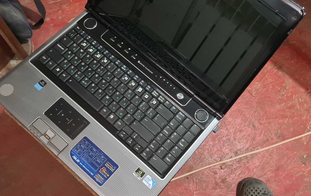 Ноутбук Asus 15 дюймов в хорошем состоянии