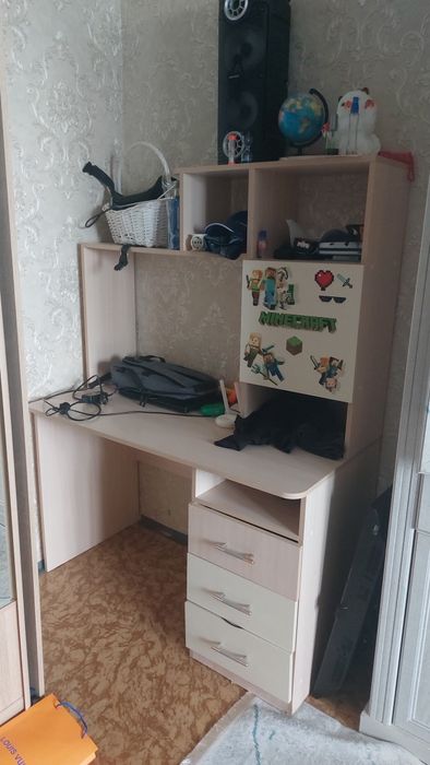 Продам стол компьютерный.  Ученический