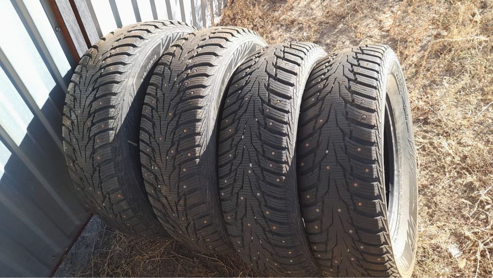Зимные шины 215/70/15