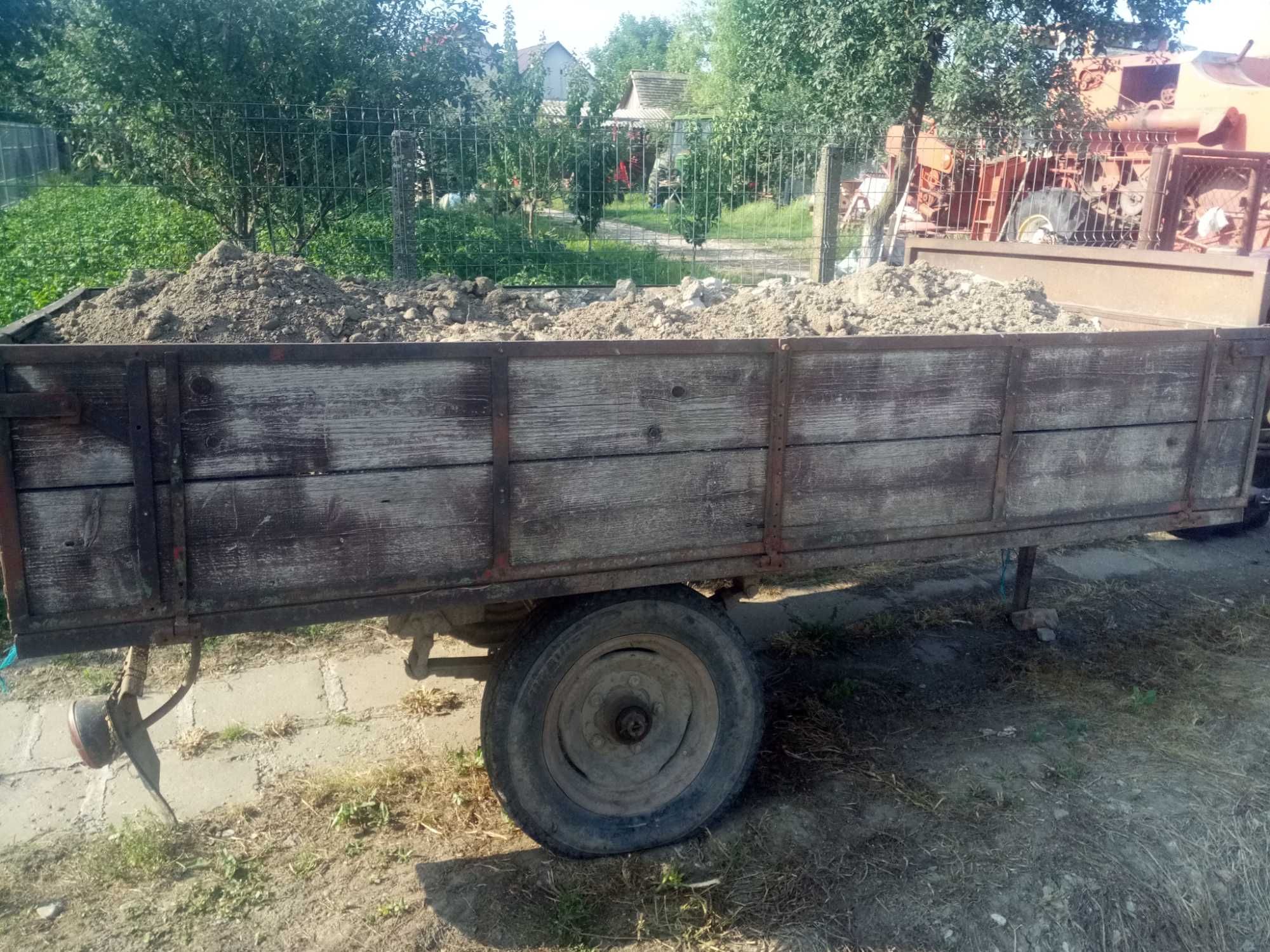 Vând  plug reversibil cu două trupițe și două remorci