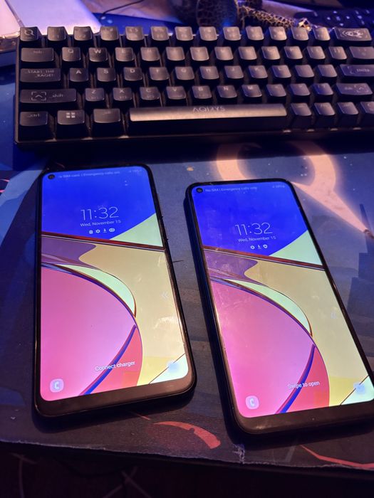 se vinde doua Samsung M11