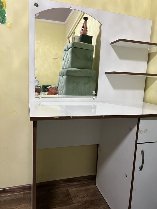 Камод с зеркалом