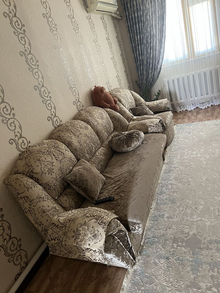 Продам диван с креслами