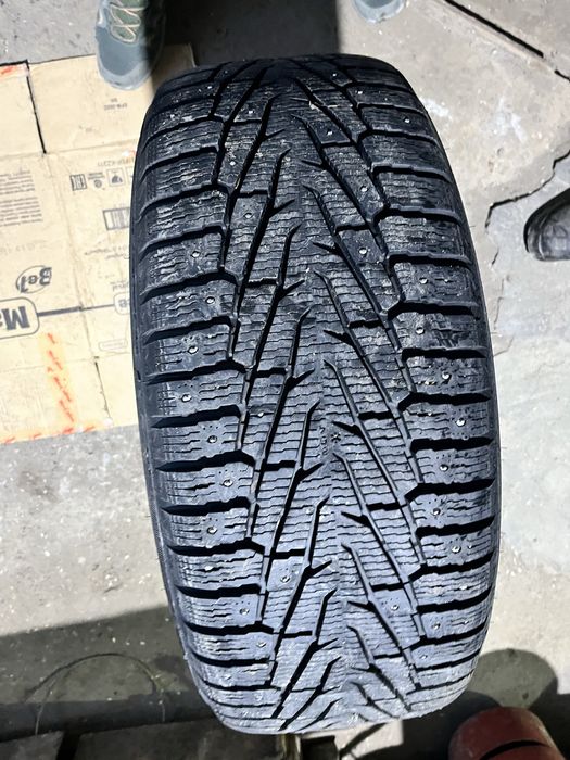Продам Шины зимние шипованные NOKIA б/у в отличном состоянии285*60*r18