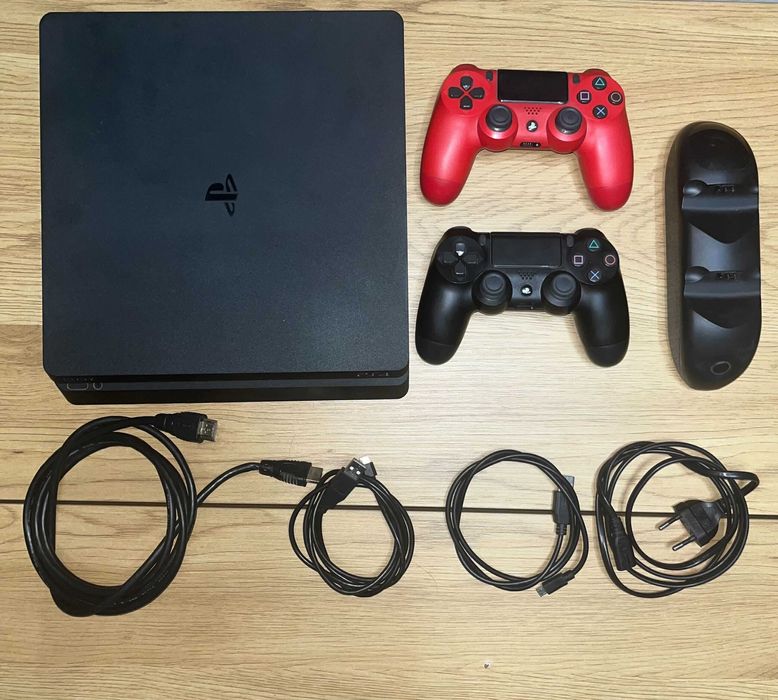 PS4 Slim, 2 контролера + докинг станция