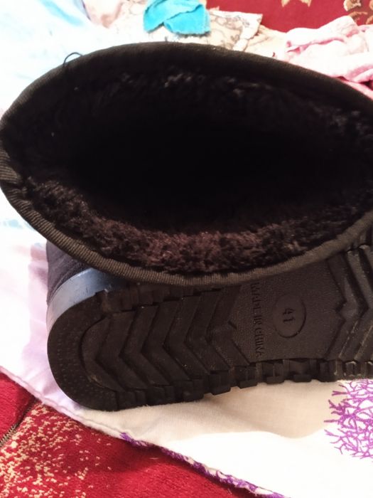 Продам зимние полусапожки  теплые за 5000 тысяч тенге 41 размер