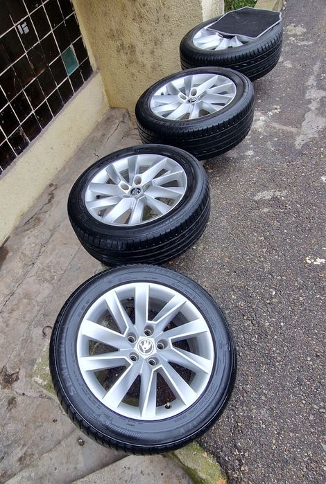 Vind 4 anvelope vara 215/55/17 Semperit