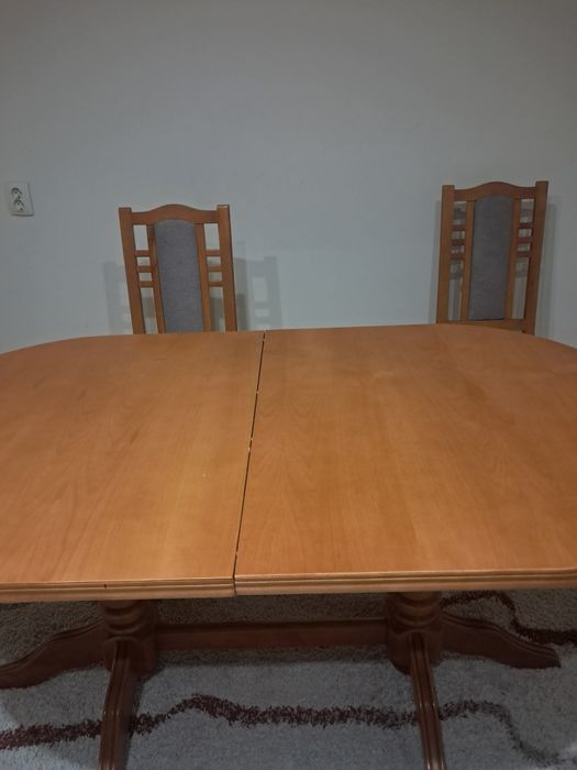 Трапезна маса от масив