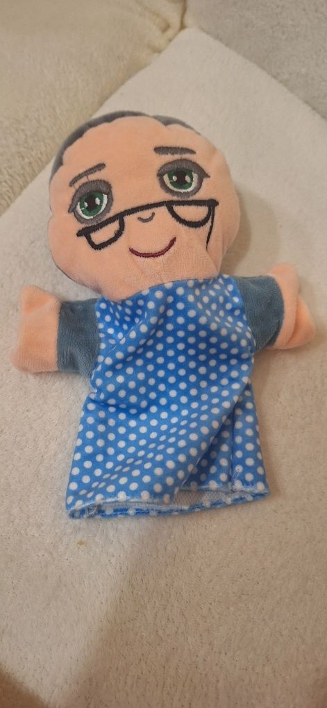 Плюшени играчка за театър баба
