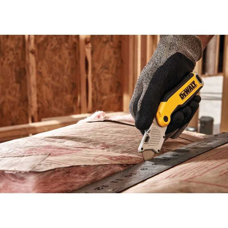 Нож макетен сгъваем DeWALT DWHT10429-0
