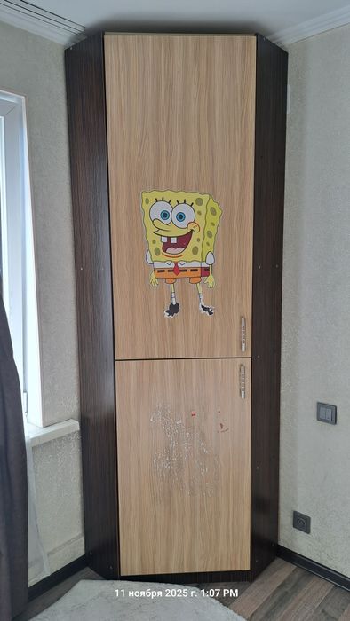 2 угловых шкафа и 2 полки настенные