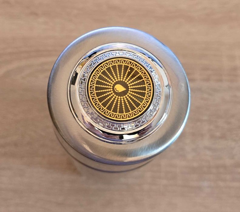 Cană/termos cu filtru mineral pentru purificarea și îmbunătățirea apei