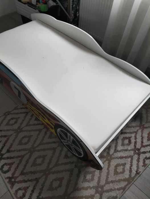 Pat mașină pentru copii