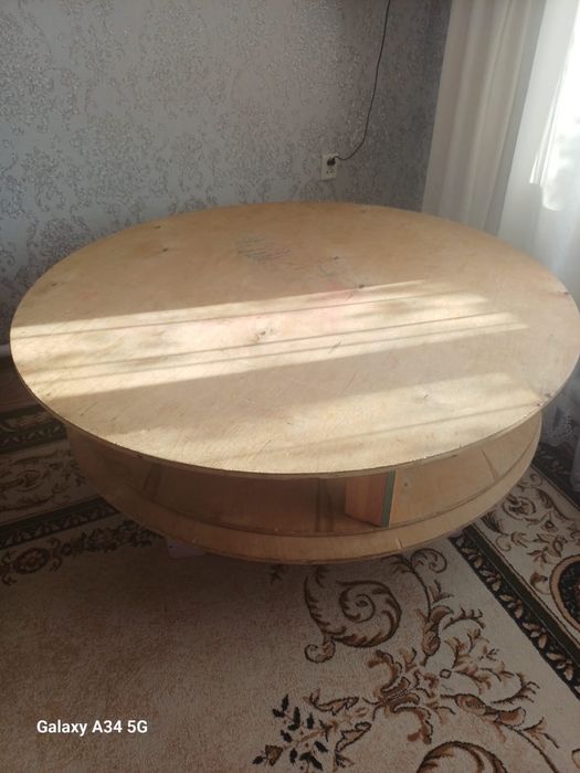 Продам три круглых стола