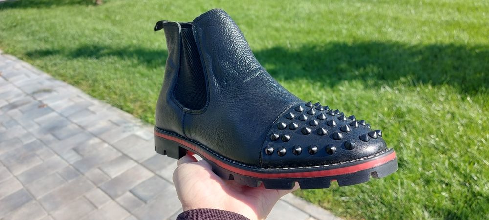 Ghete de piele Christian Louboutin cu tinte