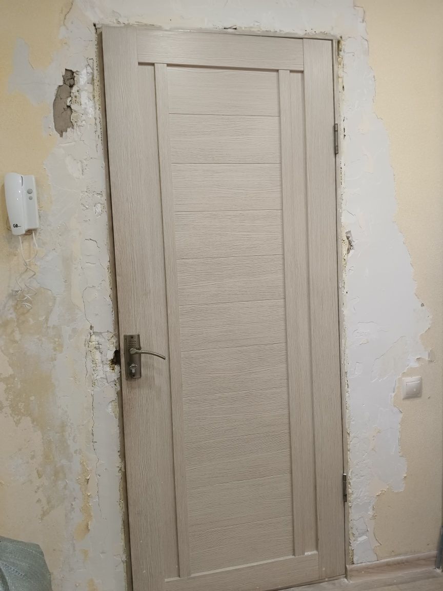 Продам дверь с коробкой