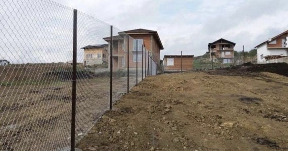 Garduri din plasa bordurata tabla cutata sipca metalica