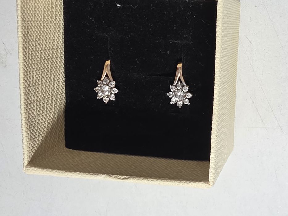 Продам золотые серьги