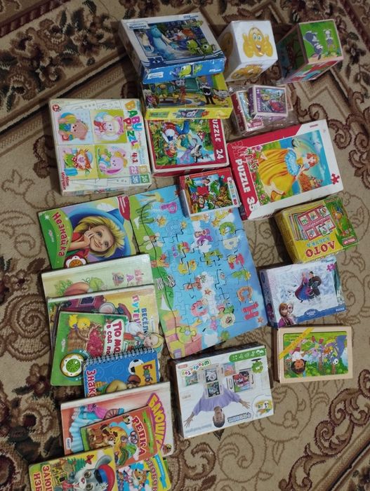 Продам пазлы, лото и книги