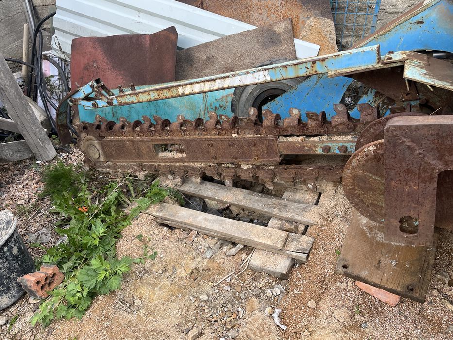 Продам траншеекопатель бара