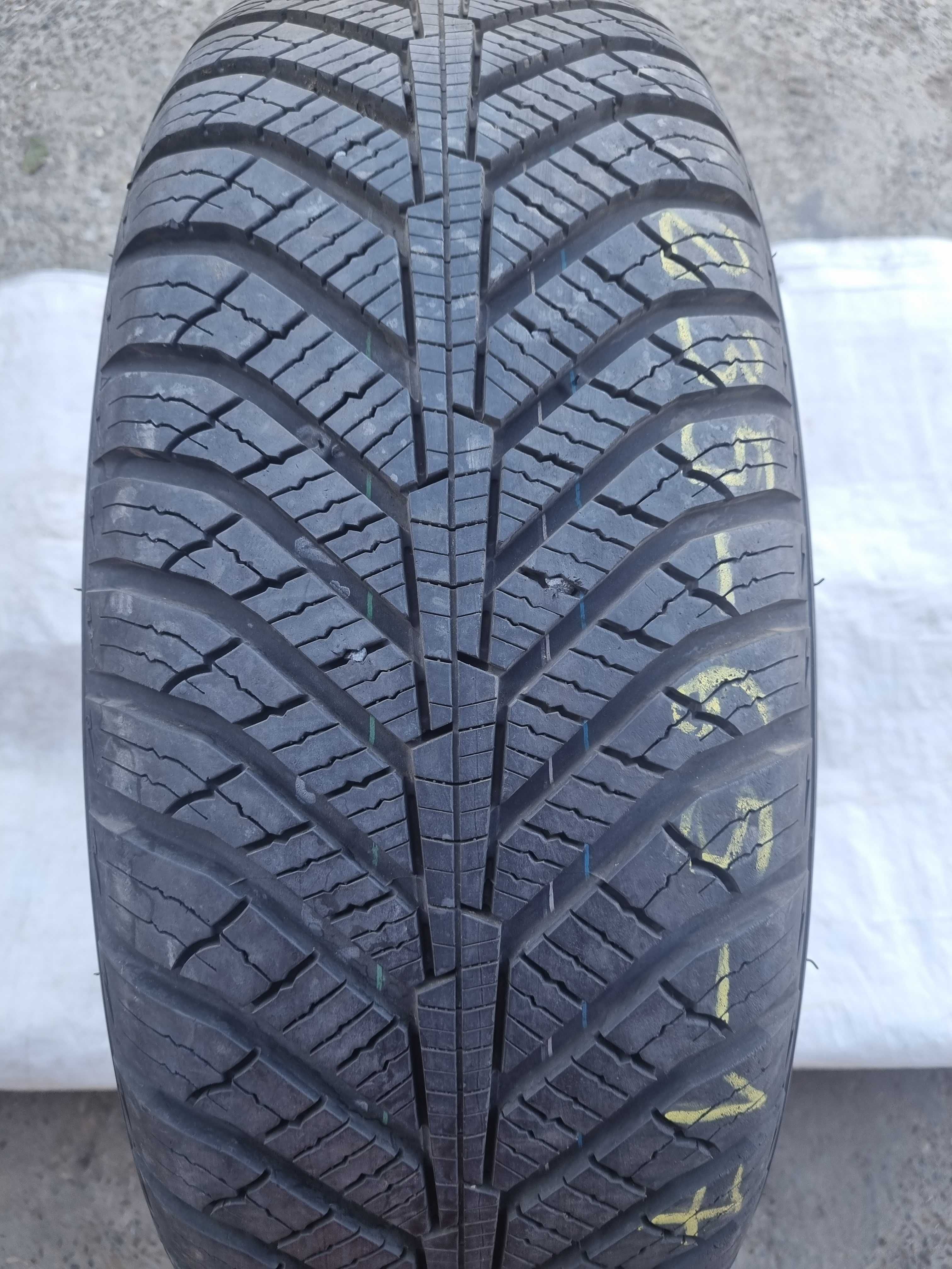 Anvelopa 235 65 17 Kumho Solus 4 S HA 31 1 Bucata