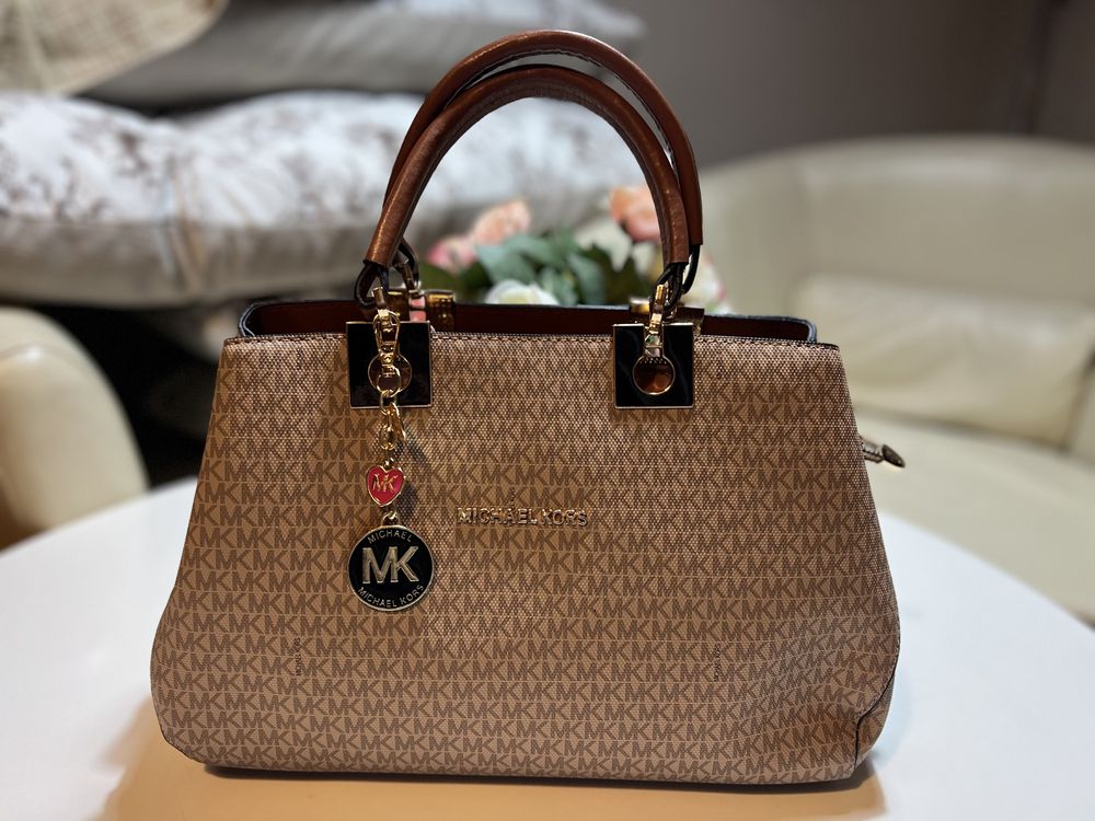 Дамски чанти Michael Kors
