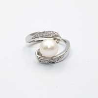 Inel din aur alb 18k cu perla și diamante
