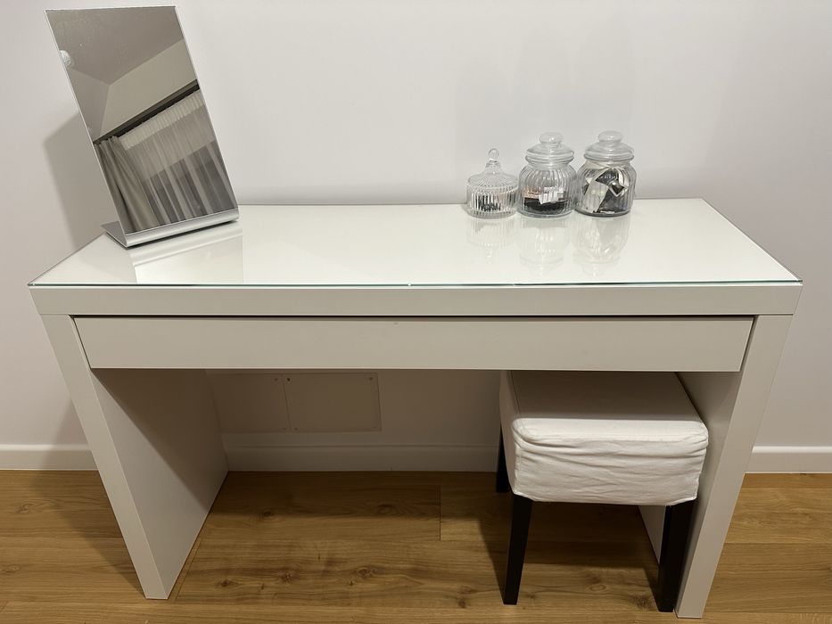 Masa de toaleta IKEA MALM cu taburet si organizatoare cosmetice sertar