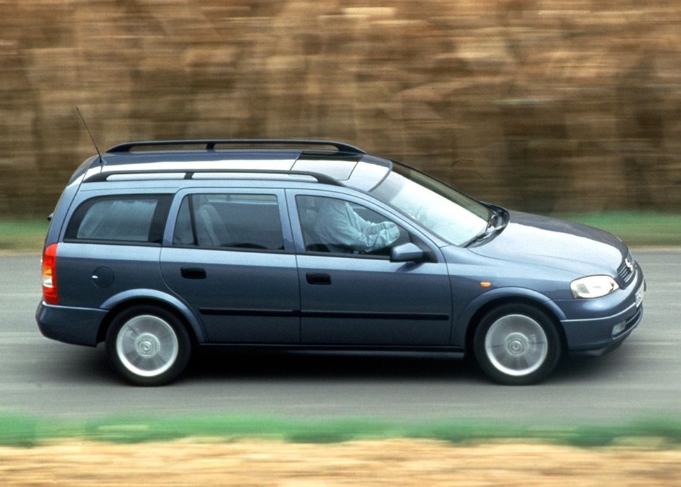 Inchiriez autoturism Opel astra