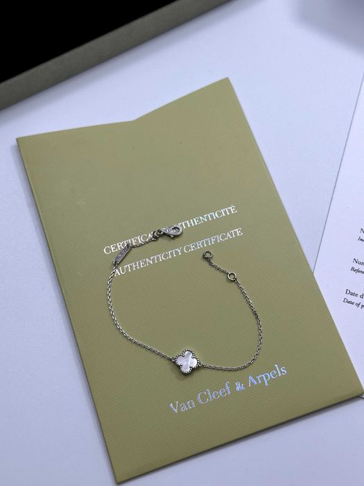 Brățară MINI Van Cleef & Arpels White Gold 750 White Pearl—VCARA45900