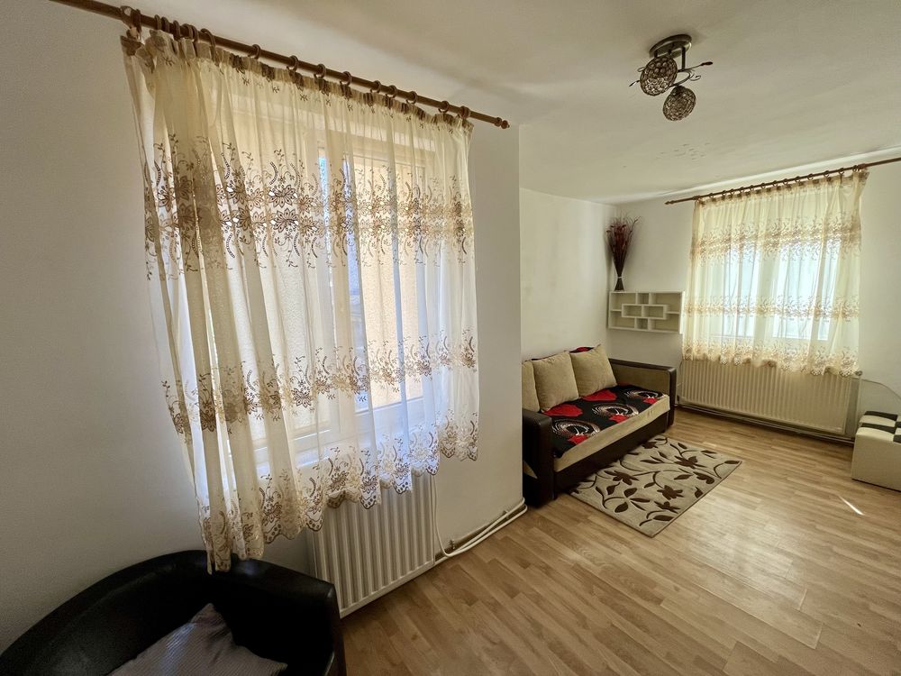 Inchiriez apartament 3 camere Bulevard Cetate