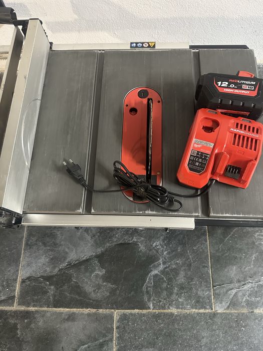 Milwaukee M18 HB12 masa circular