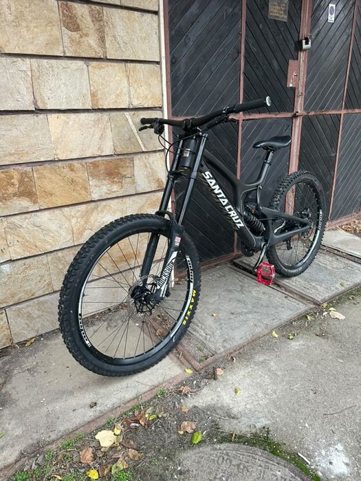 Продавам Santa Cruz v10 2019