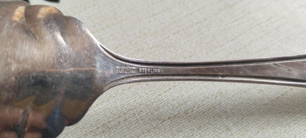 Продается ложка серебряная