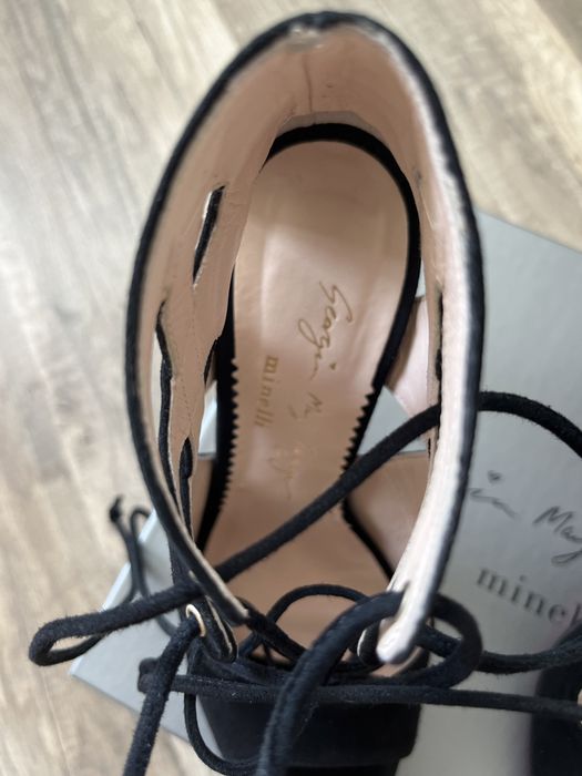 Sandale de piele intoarsa colectia Georgia May Jagger pentru Minelli