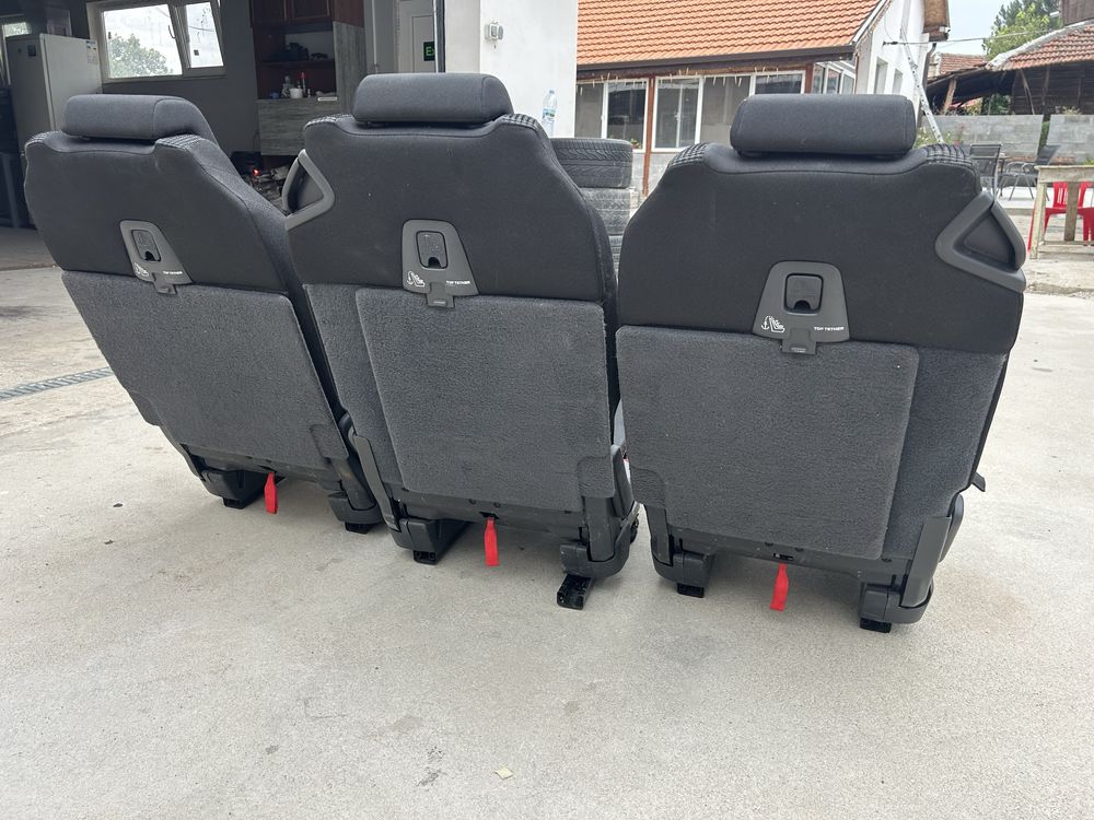 Задни седалки за пежо 5008 2010г. с Isofix