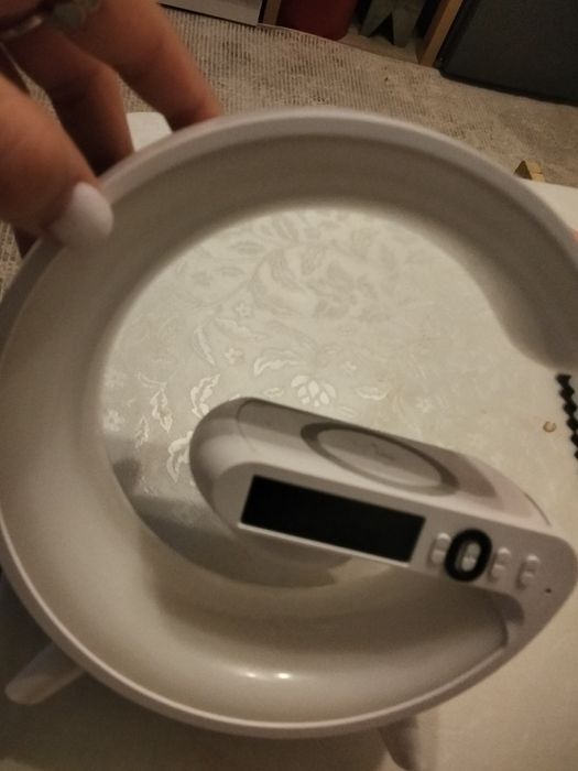 Умный светильник с беспроводной зарядкой  и колонкой