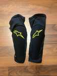Genuchiere moto Alpinestars