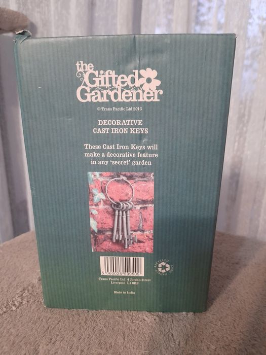 Бронзови котки,Стари ключове и медни апликации