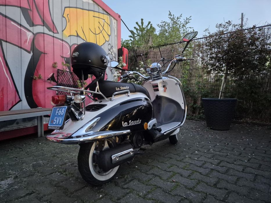 Vand Scuter retro La souris proveniență Olanda 
An 2014